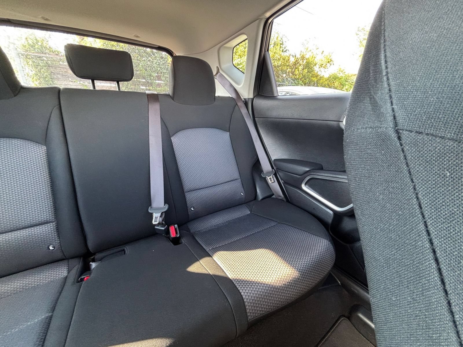 Used 2025 Kia Soul LX w/ LX Technology Package FWD image 34