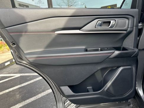 Used 2025 Ford Explorer ST-Line image 13