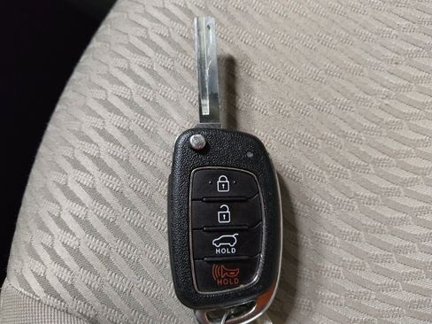 Used 2017 Hyundai Santa Fe Sport image 32