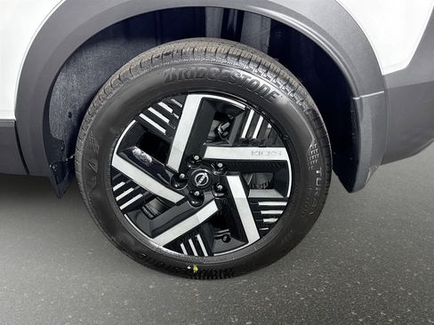 New 2026 Nissan Kicks SV image 28