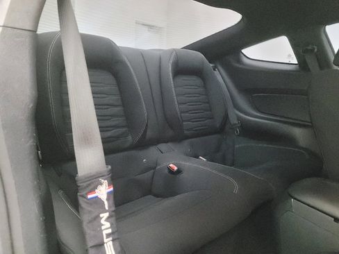 Used 2017 Ford Mustang Coupe RWD image 19