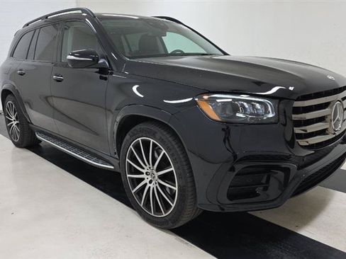 Used 2024 Mercedes-Benz GLS 450 4MATIC image 3