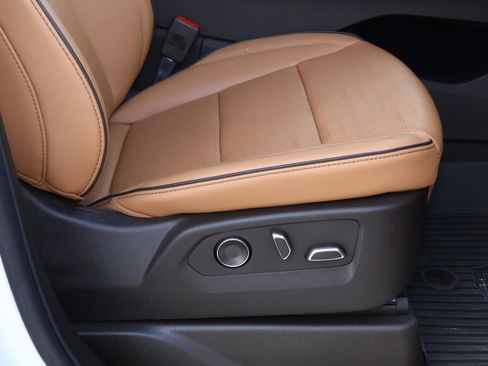 Used 2025 Cadillac Escalade Premium Luxury image 20