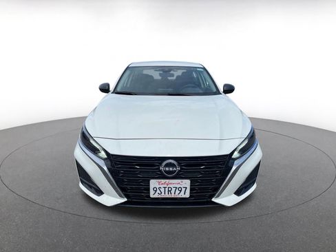 Used 2025 Nissan Altima 2.5 SV FWD image 2