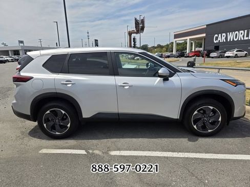 Used 2024 Nissan Rogue SV FWD image 6