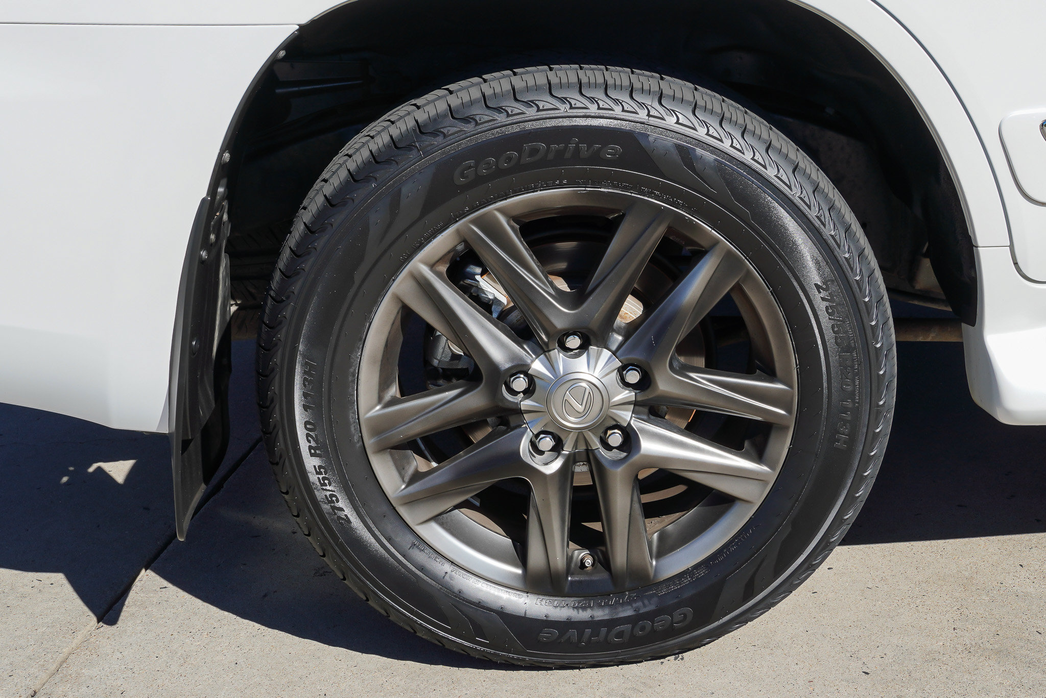 Used 2015 Lexus LX 570 4WD w/ Luxury Package image 16