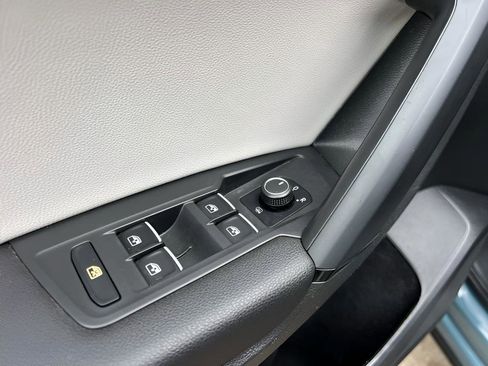 Used 2019 Volkswagen Tiguan SE w/ Panoramic Sunroof Package image 36
