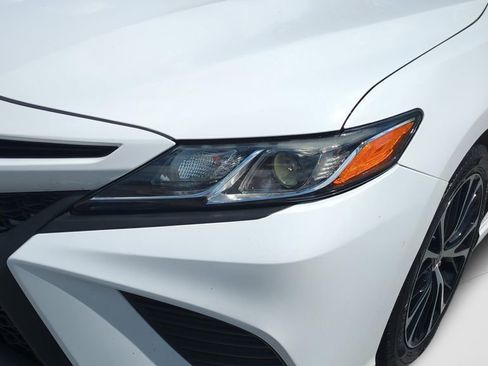 Used 2020 Toyota Camry SE image 9