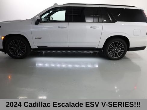 Used 2024 Cadillac Escalade ESV V w/ Heavy-Duty Trailer Package AWD/4WD image 10