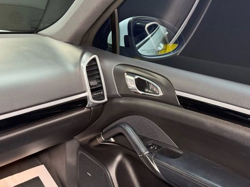 Used 2014 Porsche Cayenne image 29