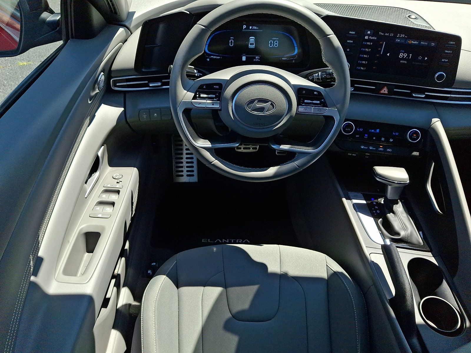 Certified 2025 Hyundai Elantra Sport FWD image 11