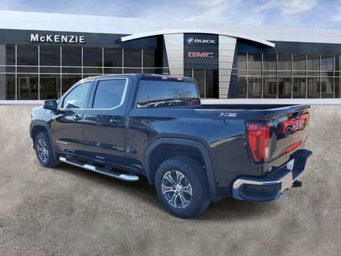 New 2026 GMC Sierra 1500 SLE image 3