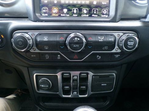 Used 2020 Jeep Wrangler Unlimited Sahara image 23