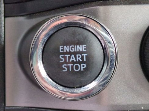 Used 2021 Toyota Tacoma Limited image 29