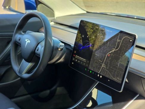 Used 2020 Tesla Model 3 Standard Range Plus image 15