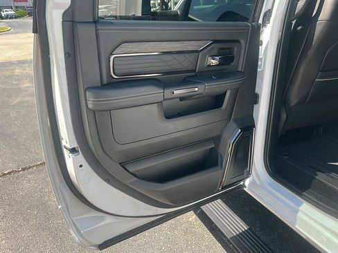 Used 2026 RAM 3500 Limited AWD/4WD image 30