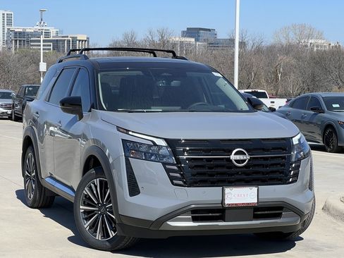 New 2026 Nissan Pathfinder Platinum FWD image 2