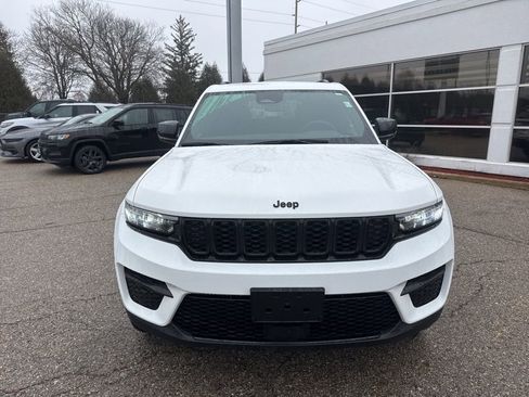Used 2024 Jeep Grand Cherokee Altitude image 5