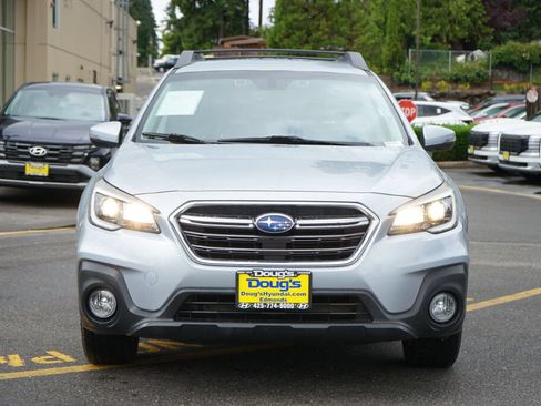 Used 2019 Subaru Outback 3.6R Limited AWD/4WD image 2