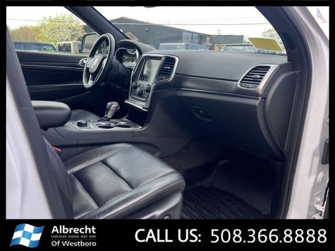 Used 2018 Jeep Grand Cherokee Limited AWD/4WD image 19