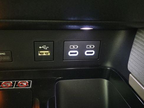 Used 2025 Toyota Camry SE w/ Convenience Package FWD image 29