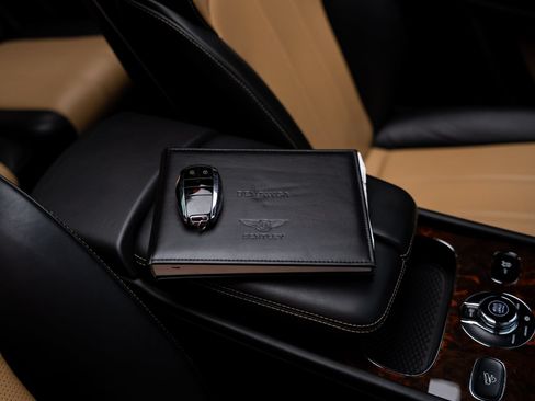 Used 2018 Bentley Bentayga AWD/4WD image 81