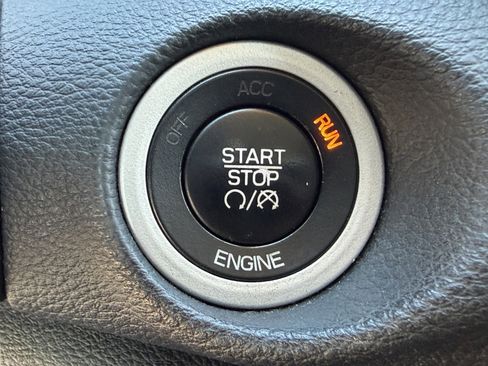Used 2015 Chrysler 200 Limited FWD image 21