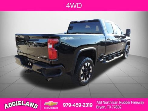 Used 2020 Chevrolet Silverado 2500 Custom w/ Custom Value Package image 4