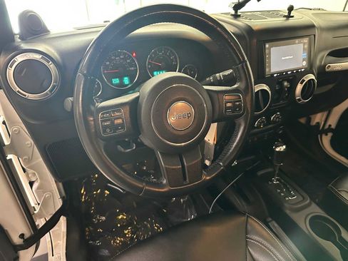 Used 2013 Jeep Wrangler Unlimited Sahara w/ Connectivity Group AWD/4WD image 2