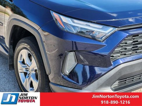 Used 2022 Toyota RAV4 XLE AWD/4WD image 10