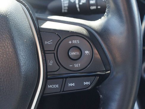 Used 2023 Toyota Venza XLE image 10