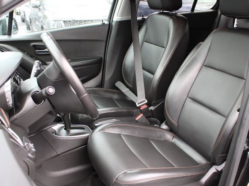 Used 2022 Chevrolet Trax LT w/ Premium Seat Package image 16