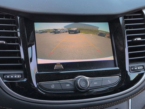 Used 2022 Chevrolet Trax LT w/ LT Convenience Package image 15