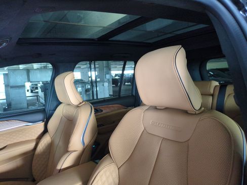 New 2025 Jeep Grand Cherokee Summit image 22