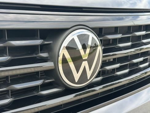 Used 2023 Volkswagen Atlas Cross Sport SEL R-Line image 11