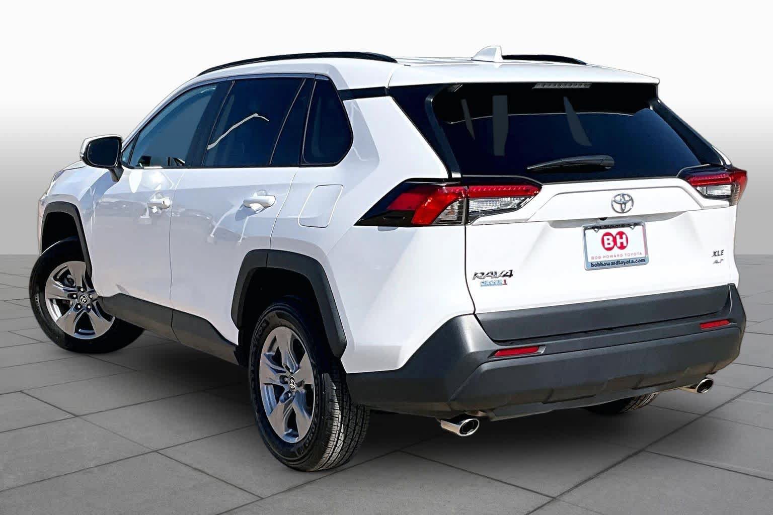 Used 2025 Toyota RAV4 XLE AWD/4WD image 12