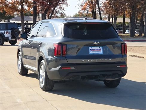 Used 2021 Kia Sorento LX image 6