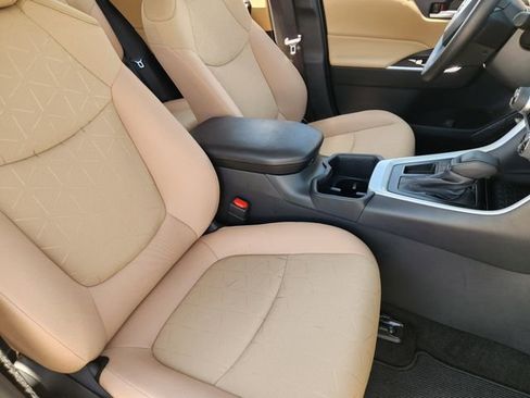 Used 2025 Toyota RAV4 XLE w/ Convenience Package image 10