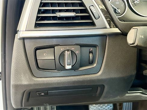 Used 2018 BMW 330i xDrive Sedan w/ Convenience Package image 10