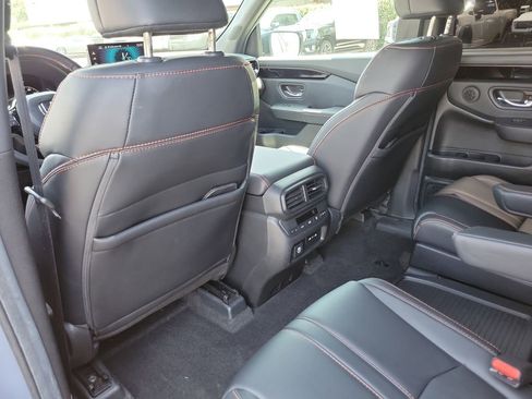 Certified 2025 Honda Pilot TrailSport image 15