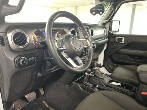 Used 2019 Jeep Wrangler Unlimited Sahara AWD/4WD image 10