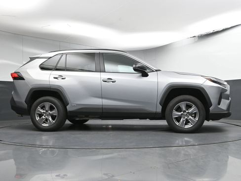 Certified 2025 Toyota RAV4 LE image 30