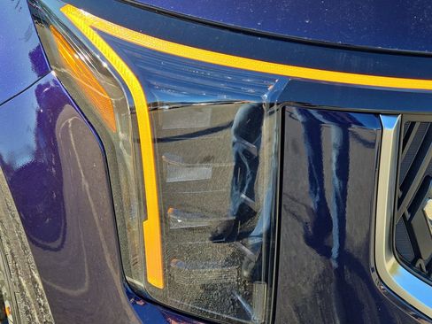 New 2026 Kia Carnival EX image 5