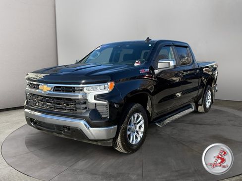 Used 2022 Chevrolet Silverado 1500 LT w/ Z71 Off-Road Package image 3