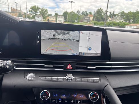 Used 2025 Hyundai Elantra SEL FWD image 25