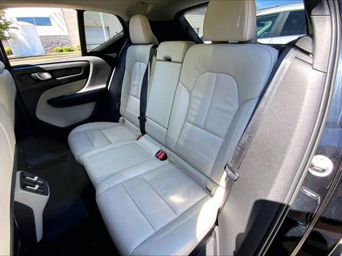 Used 2022 Volvo XC40 T5 Momentum w/ Premium Package AWD/4WD image 21