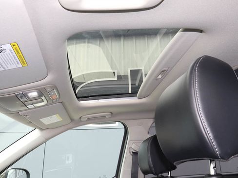 Used 2025 Kia Telluride S FWD image 8