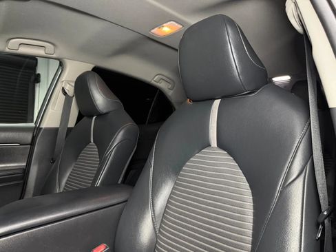 Used 2019 Toyota Camry SE FWD image 17