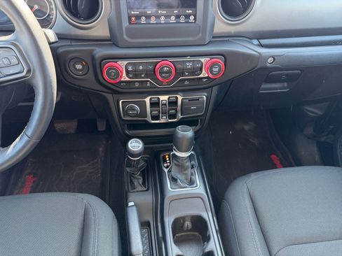 Used 2023 Jeep Gladiator Sport image 13