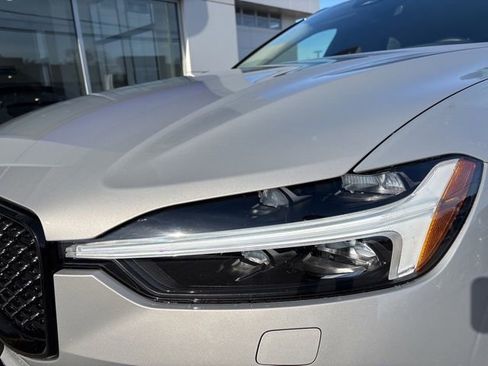 Used 2025 Volvo XC60 B5 Plus AWD/4WD image 9